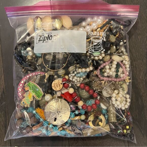 3 LB JUNK & CRAFT JEWELRY LOT - Picture 10 of 12